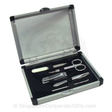 Manicure set in Aluminium box (5 items)